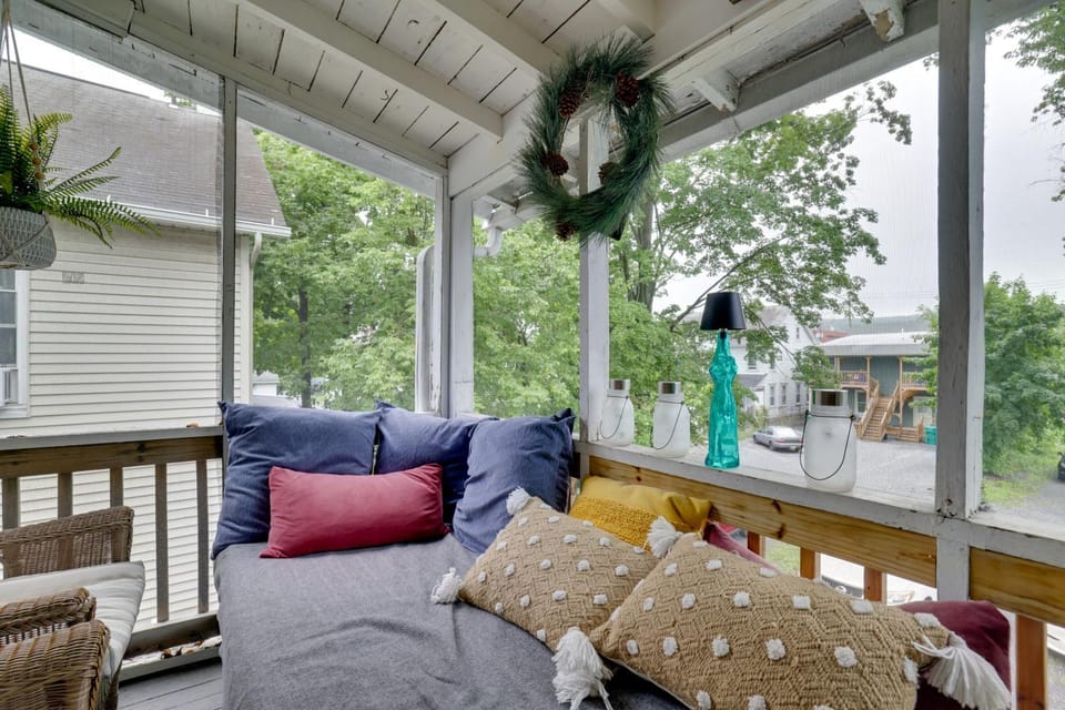 Walk to Main St Stroudsburg! Historic Dtwn Home House in Stroudsburg