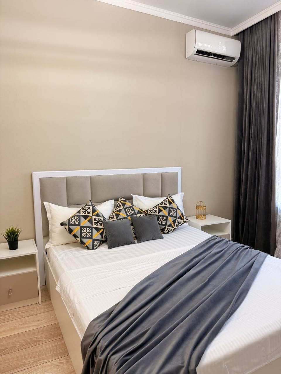 Bed, Bedroom, air conditioner