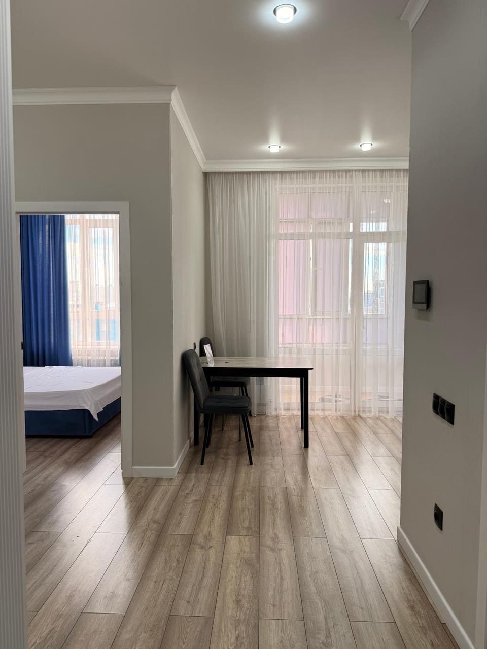 Property building, Facade/entrance, Bed, Photo of the whole room, Bedroom, Location