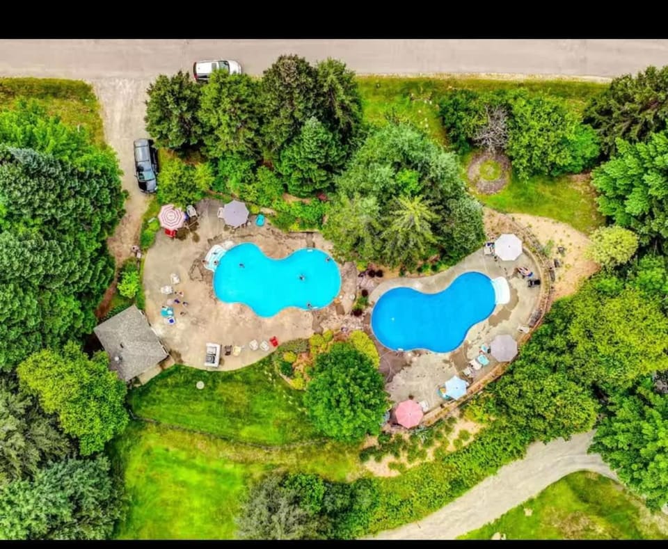 Serene 3-Bedroom Chalet in Mont-Tremblant House in Mont-Tremblant