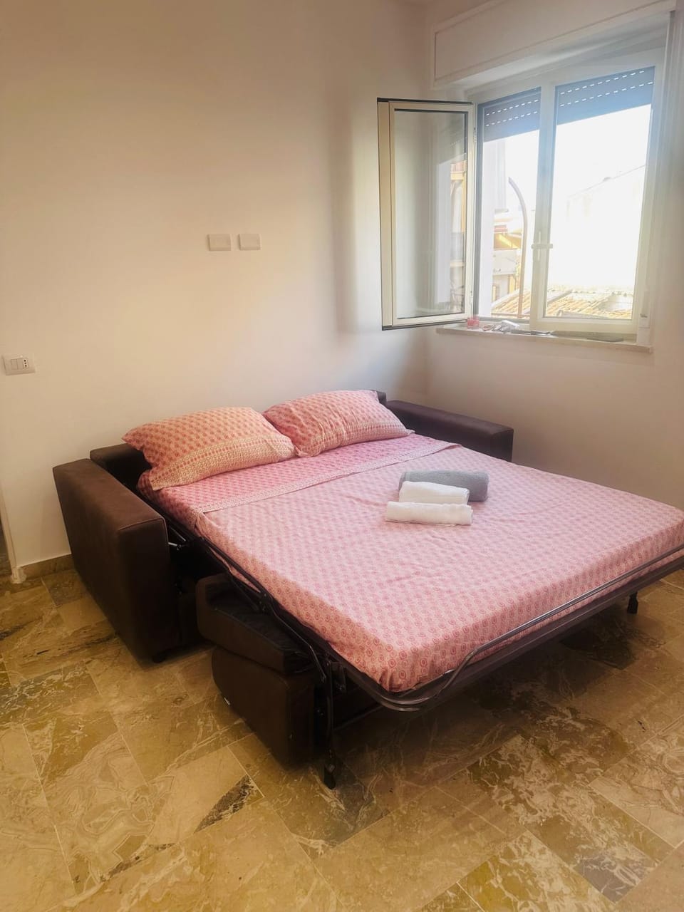 Bed, Living room