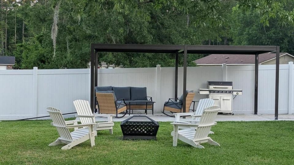 Patio, BBQ facilities, Dining area
