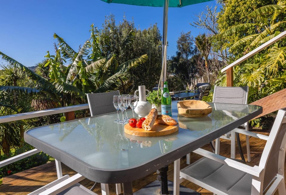 Shelly Beach Cottage Sunny Coastal Stay House in Auckland Region