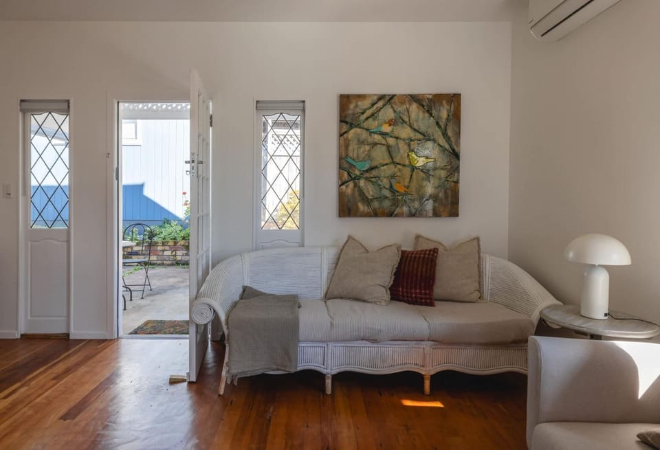 Shelly Beach Cottage Sunny Coastal Stay House in Auckland Region