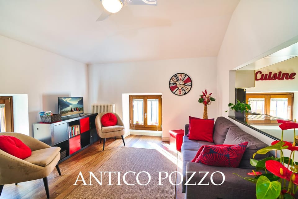 TV and multimedia, Living room, Seating area