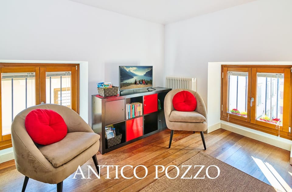 Communal lounge/ TV room, TV and multimedia, Living room, Seating area
