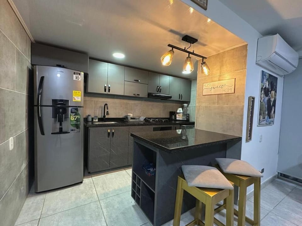 Lujoso Apartamento con Piscina y Aire ,Cerca Clínica Valle del Lili y Jardín Plaza Apartment in Cali
