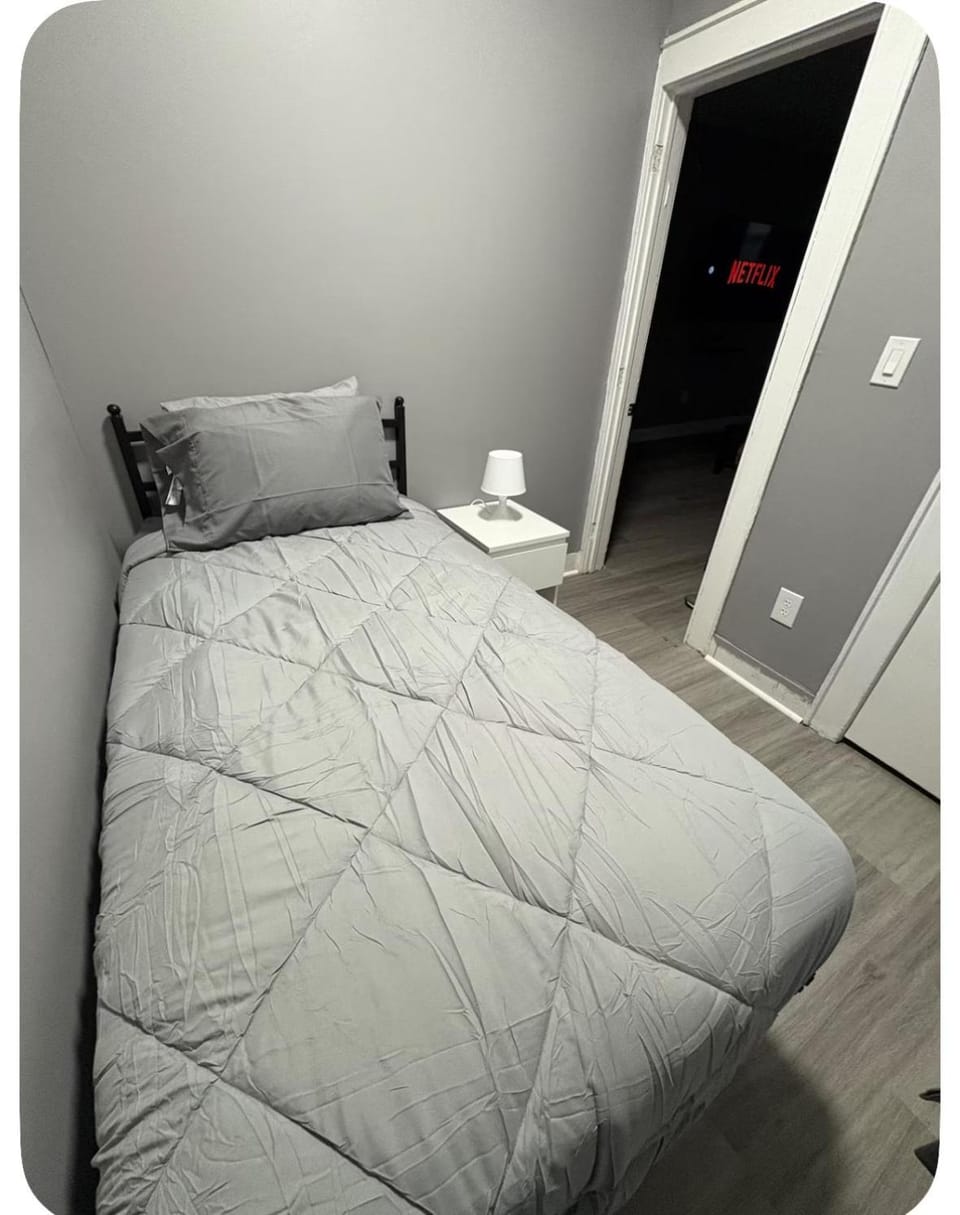 4 bedroom Apartment by airport Apartment in Irvington