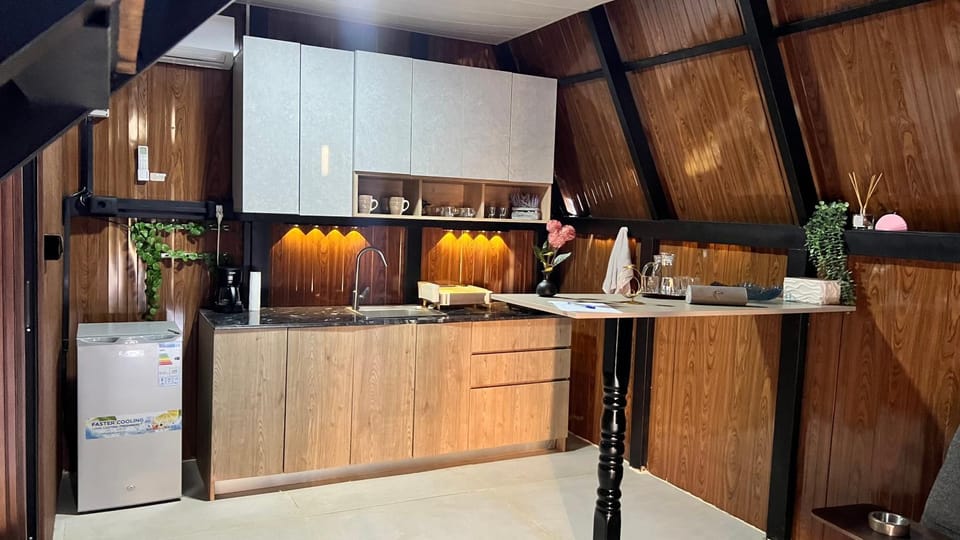Kitchen or kitchenette, minibar, Internal: Not applicable to any particular room