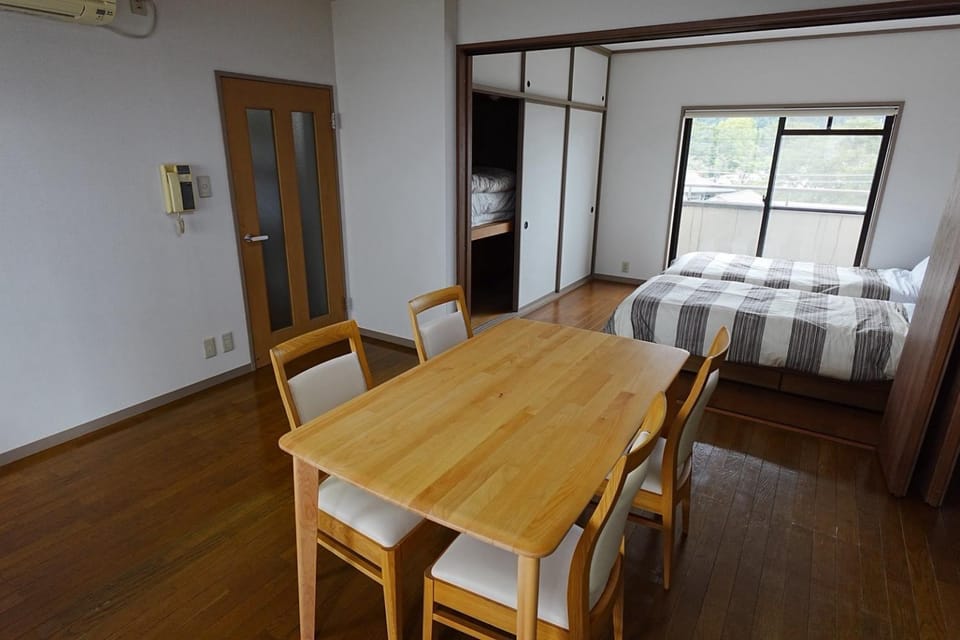 Bed, Dining area, internet, air conditioner