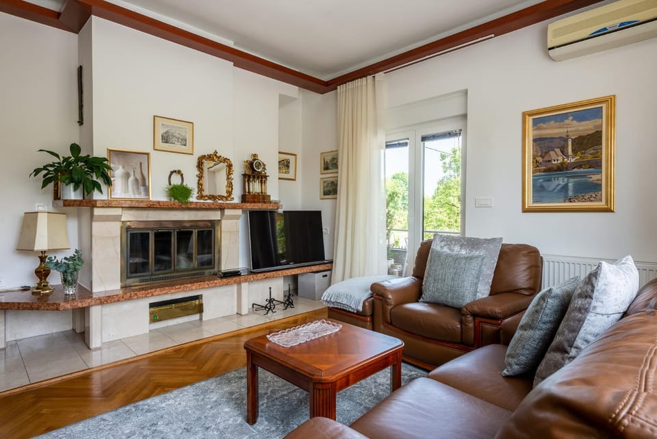TV and multimedia, Living room, flat iron