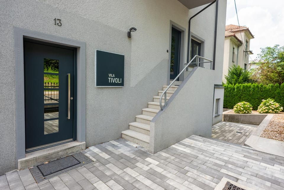 Property building, Facade/entrance