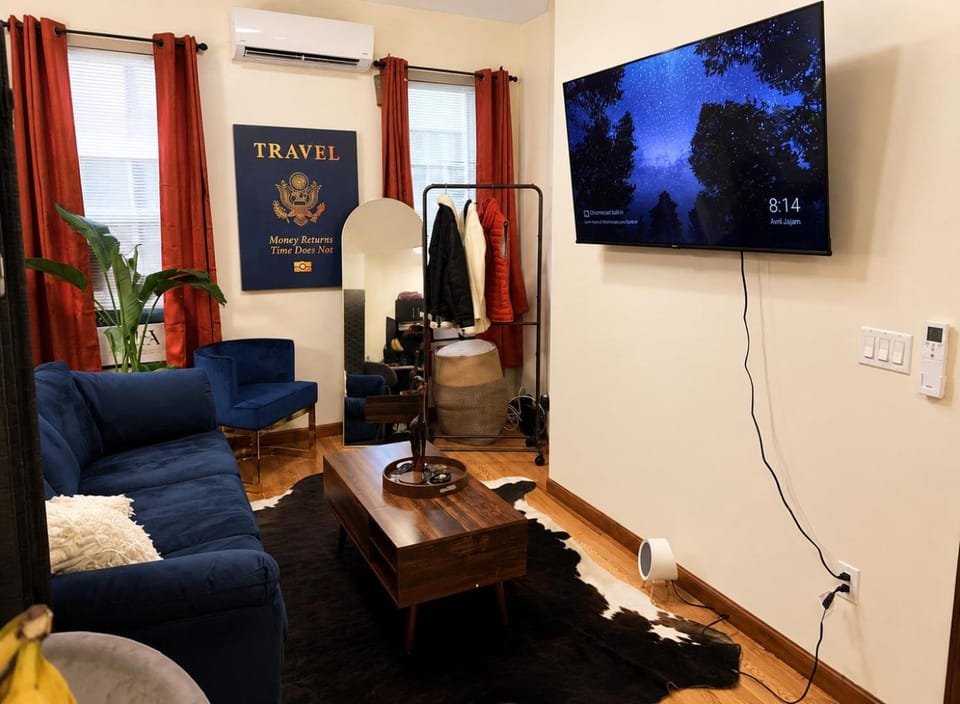 Communal lounge/ TV room, TV and multimedia, Living room, Seating area, Evening entertainment
