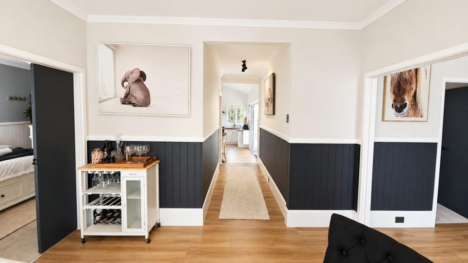 Central Bell, Slp's 8, Refurbished Heart of Newcastle House in New South Wales