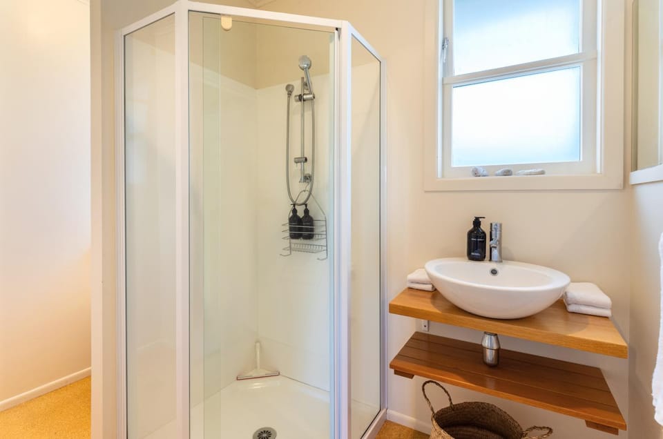 Shower, Bathroom, towels
