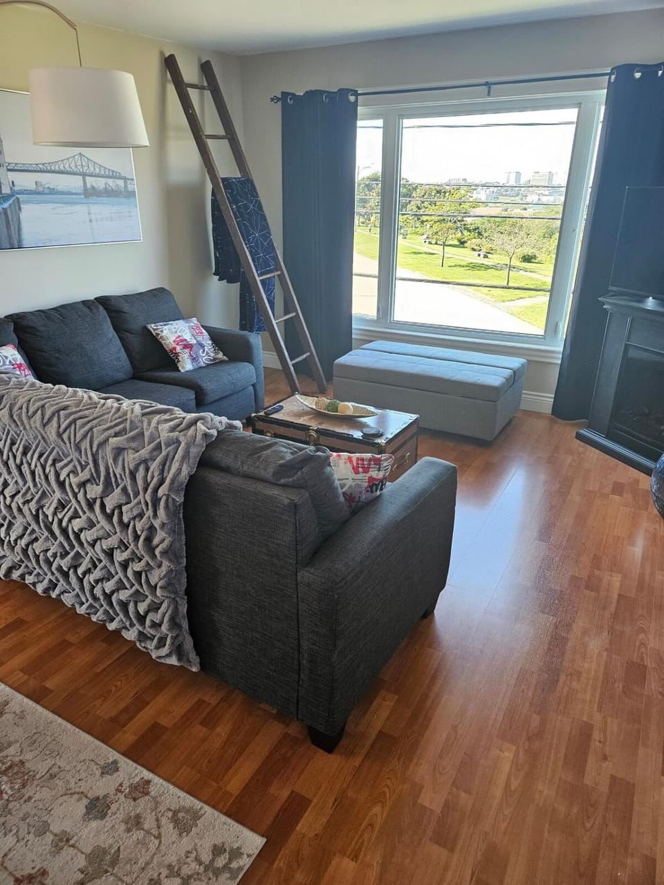 The Skyline Luxe - Stylish with City Views Apartment in Saint John