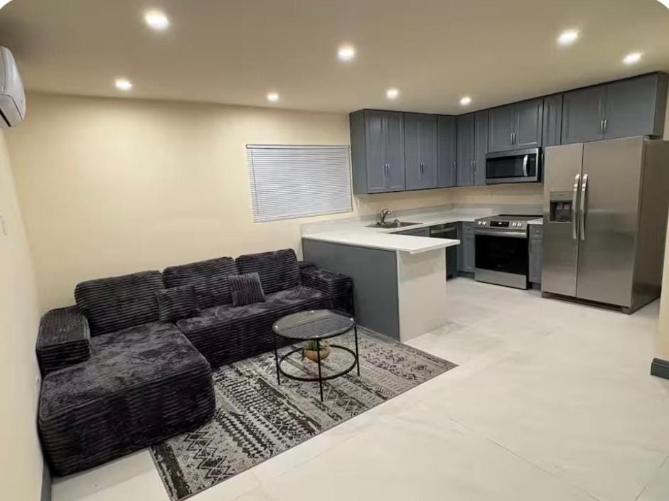 Guesthouse Near the Strip with Basketball Court Apartment in Las Vegas