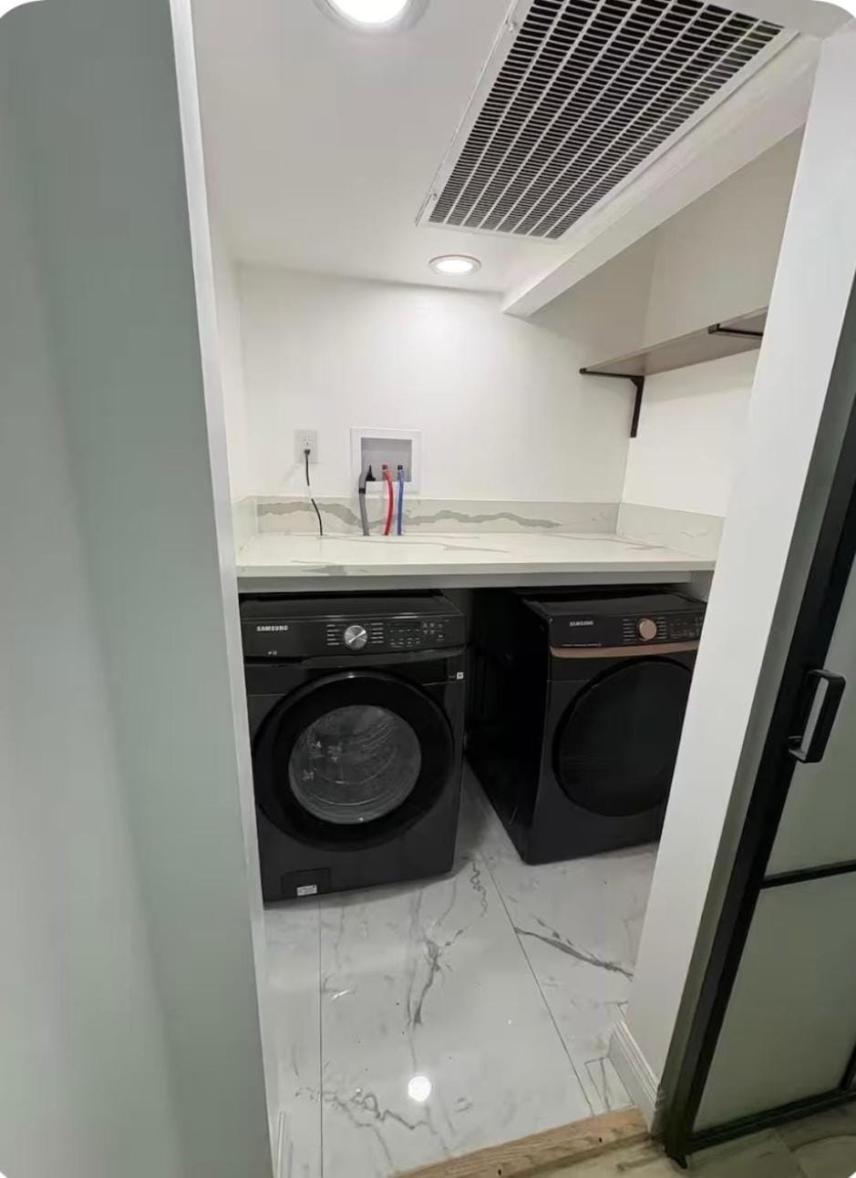 Guesthouse Near the Strip with Basketball Court Apartment in Las Vegas