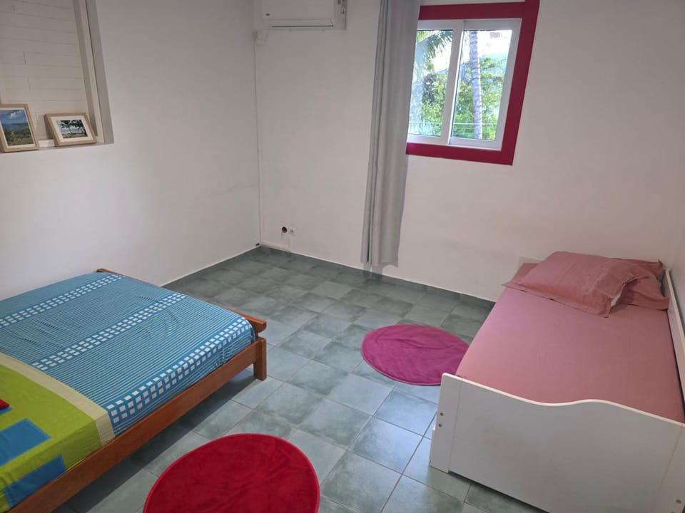Bed, Photo of the whole room, Bedroom, air conditioner