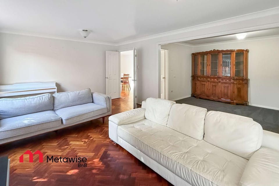 Spacious 4-Bedroom Home in Cherrybrook House in Castle Hill