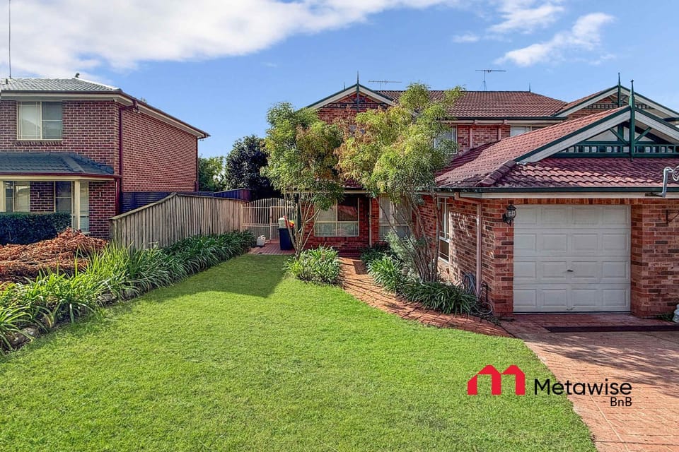Spacious 4-Bedroom Home in Cherrybrook House in Castle Hill