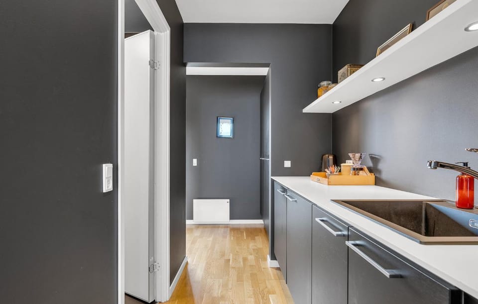 Kitchen or kitchenette