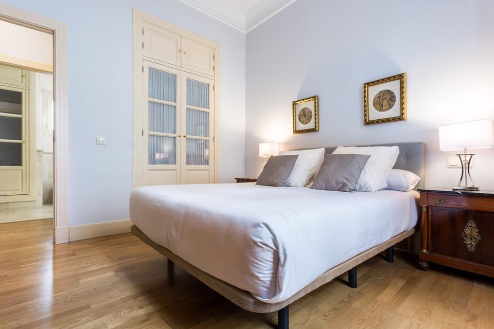 Bed, Photo of the whole room, Bedroom