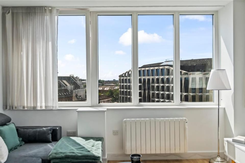 Cosy Hounslow 1BR Apartment Sleeps Heathrow! Apartment in Isleworth