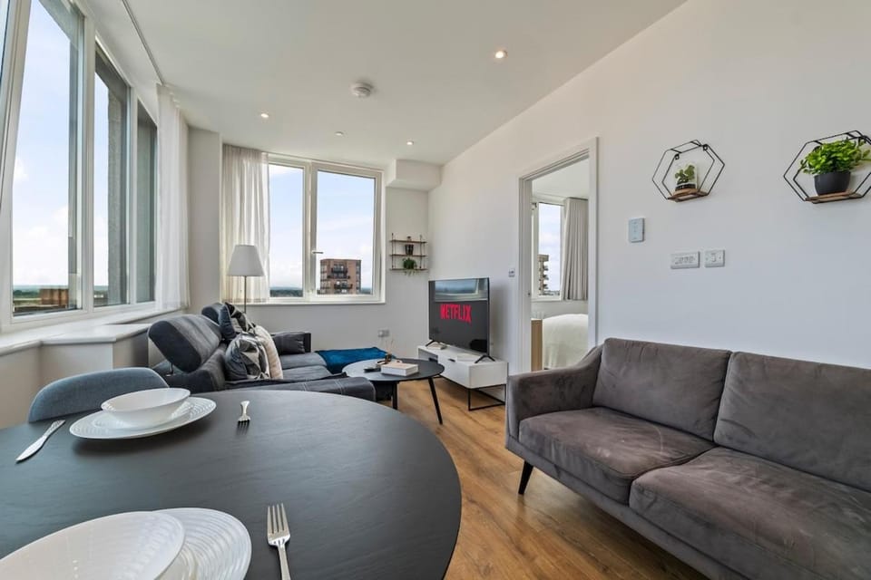 Snug Hounslow 1BR Apartment Sleeps 4 Heathrow! Apartment in Isleworth