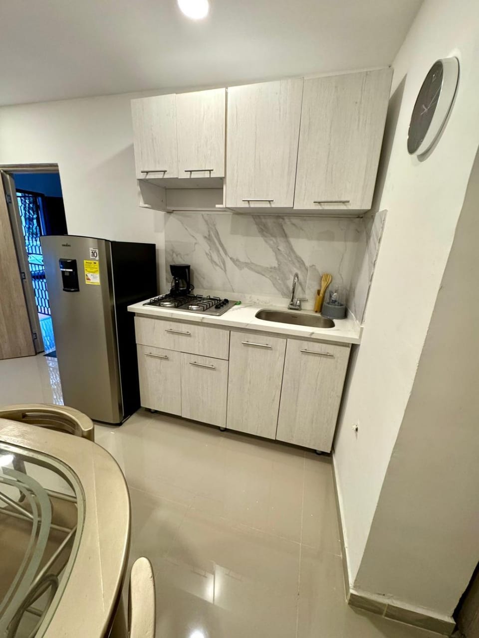 Kitchen or kitchenette, dishwasher, stove