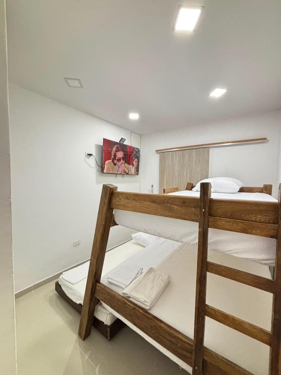 Bed, Photo of the whole room, Bedroom, bunk bed, towels