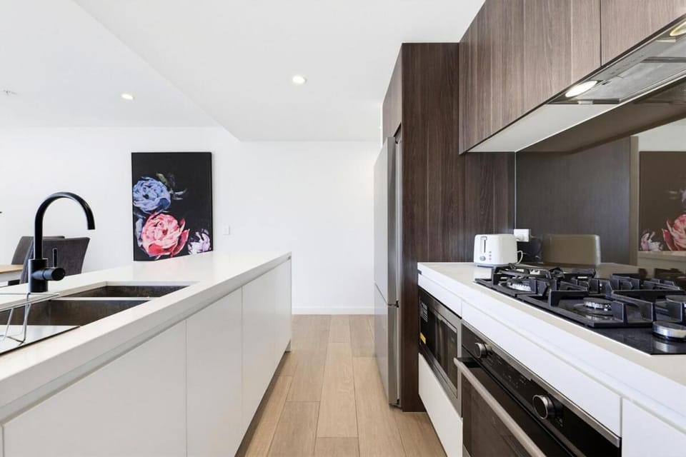Brand new holiday apartment next to Mascot Station Apartment in Mascot