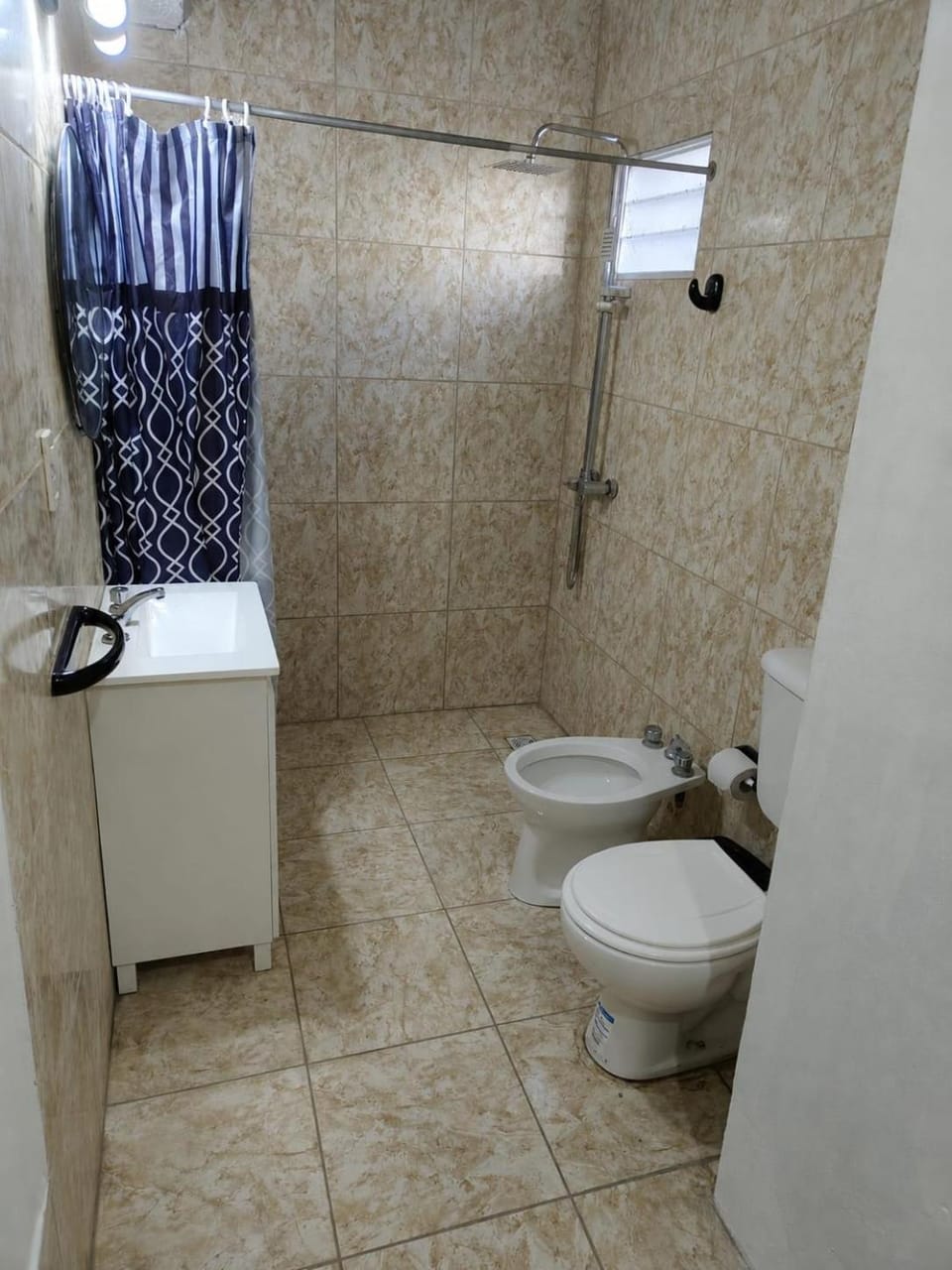 Shower, Toilet, Bathroom, bidet, towels