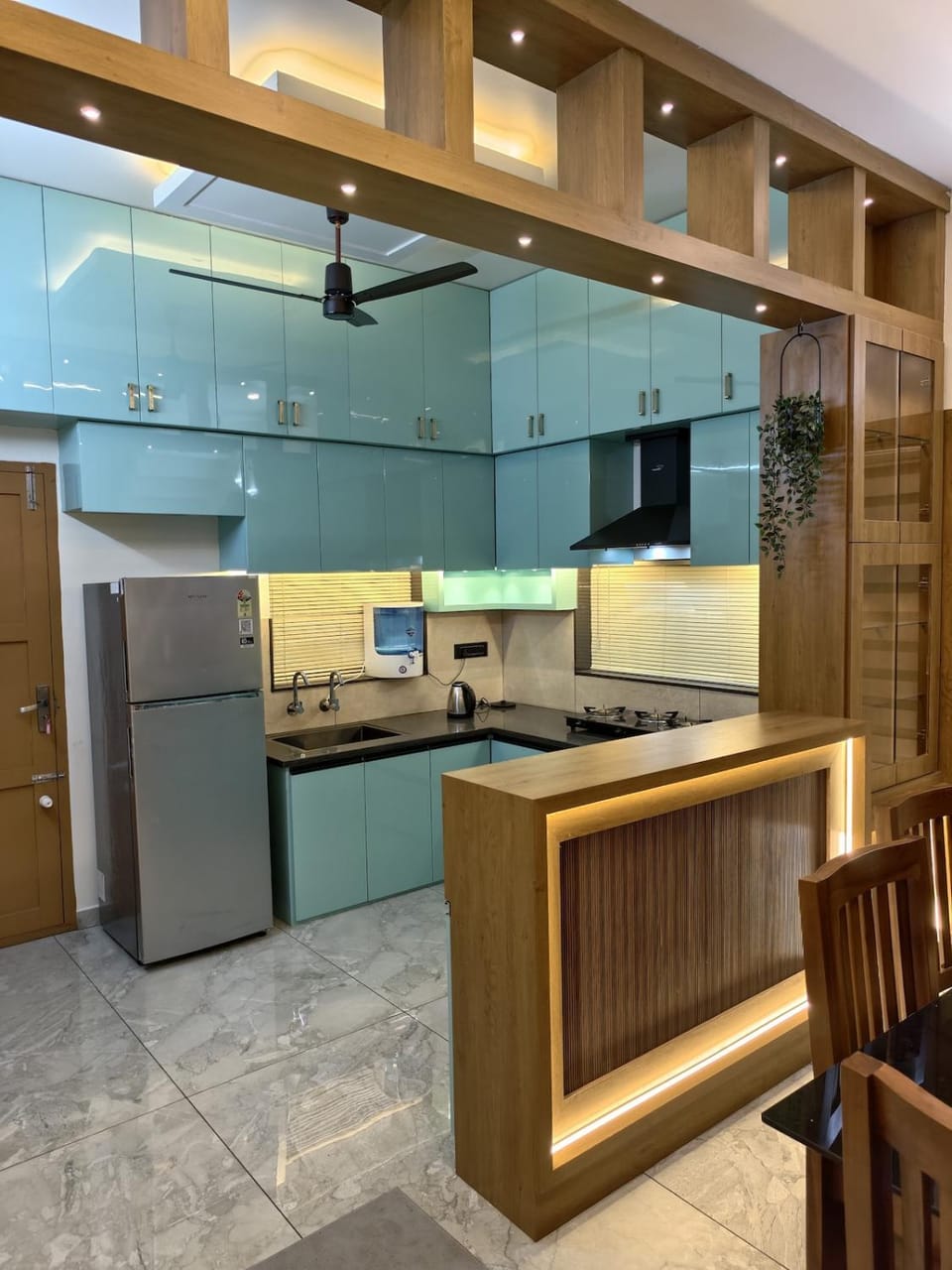 Kitchen or kitchenette, minibar, stove