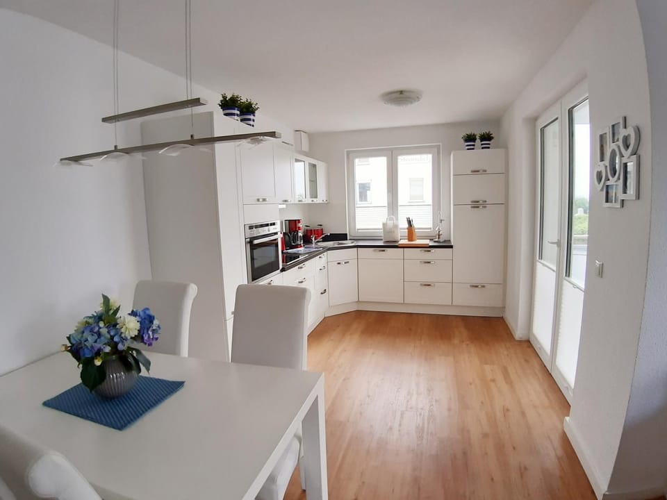 Dining area, kitchen