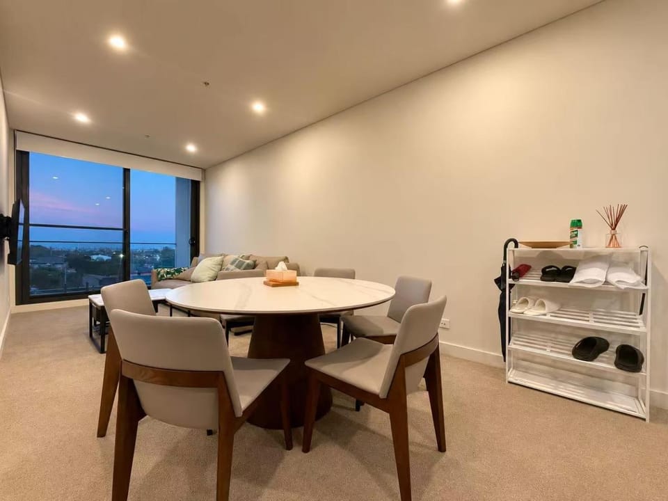 Huge modern apartment next to Sydney beach and airport - 2 parking spaces Apartment in Sydney