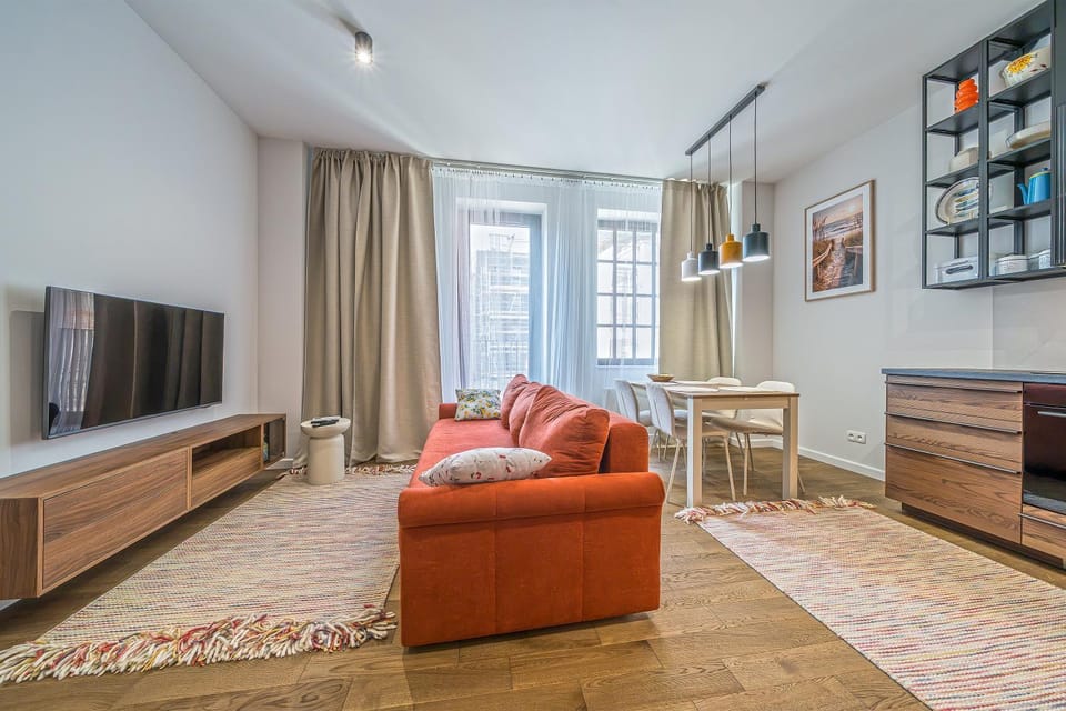 TV and multimedia, Living room, Seating area, Dining area