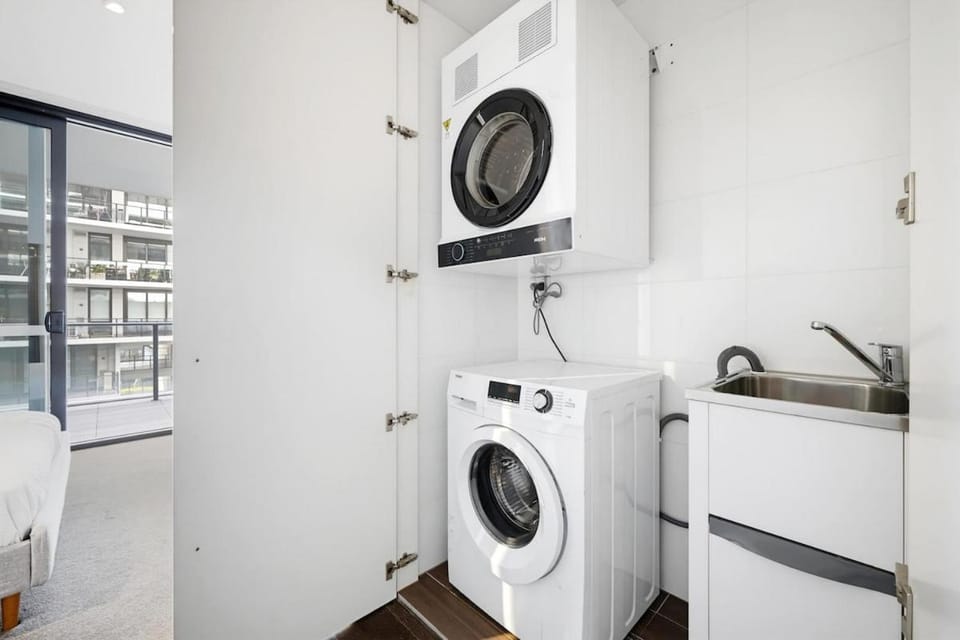 The most convenient modern living next to Sydney Airport, with free parking Apartment in Mascot