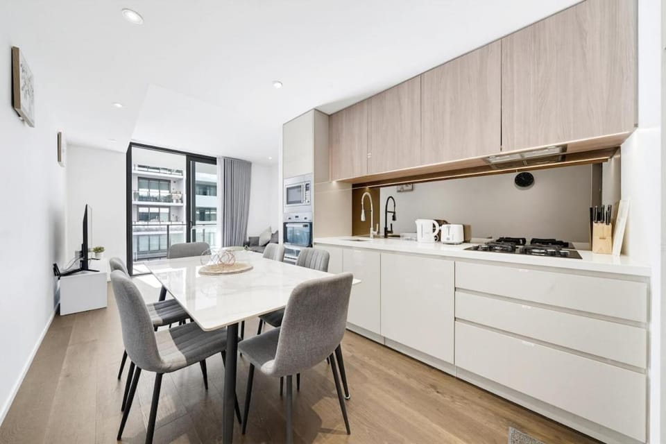 The most convenient modern living next to Sydney Airport, with free parking Apartment in Mascot