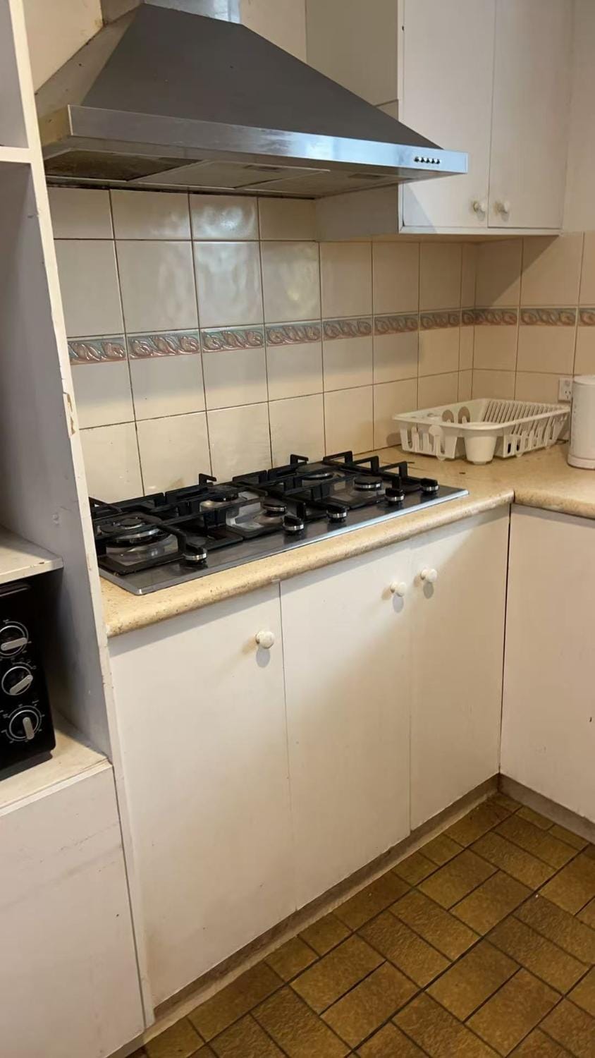 R4 Bright Spacious Room near Perth Airport with AC Bed and Breakfast in Perth