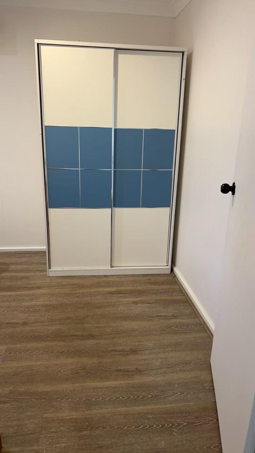 R4 Bright Spacious Room near Perth Airport with AC Bed and Breakfast in Perth