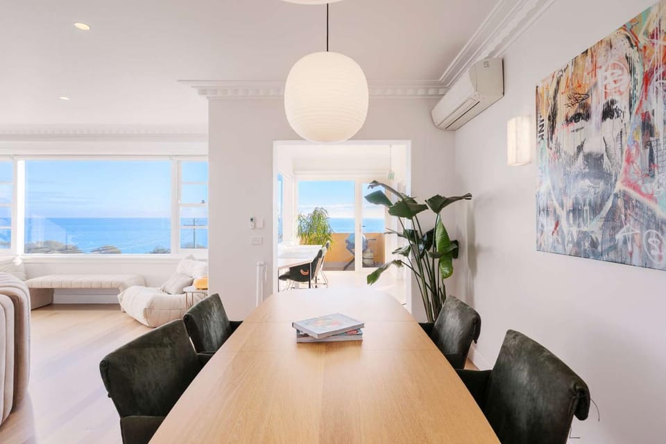 De La Mer Mornington Steps to the Bay Apartment in Mornington