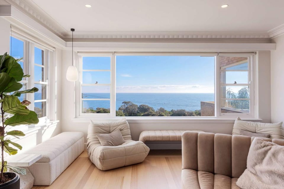 De La Mer Mornington Steps to the Bay Apartment in Mornington