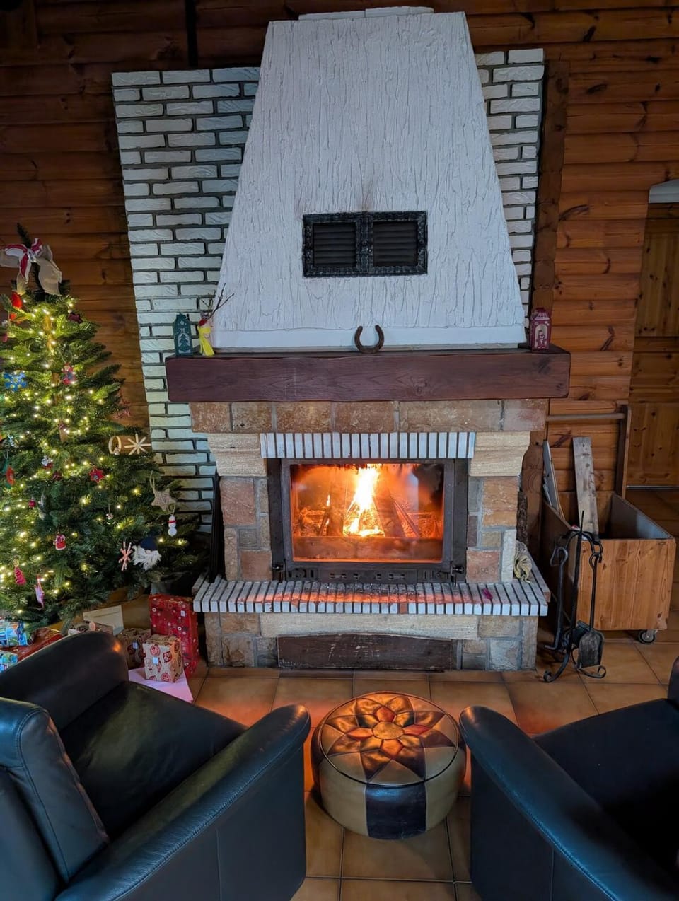 Living room, Seating area, fireplace