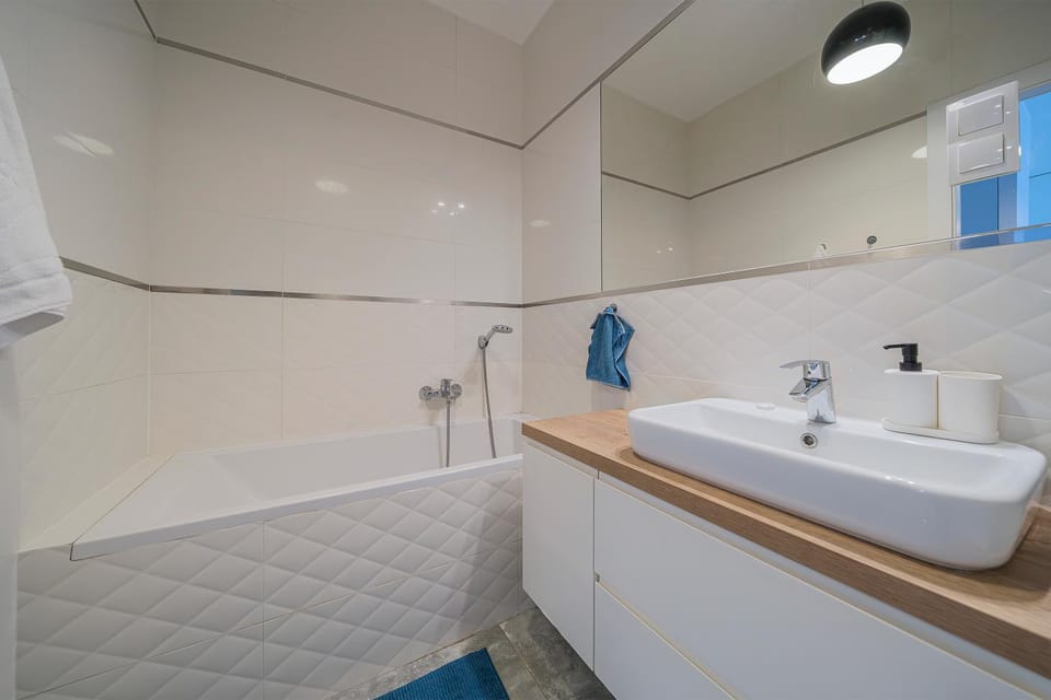 Bathroom, Bath