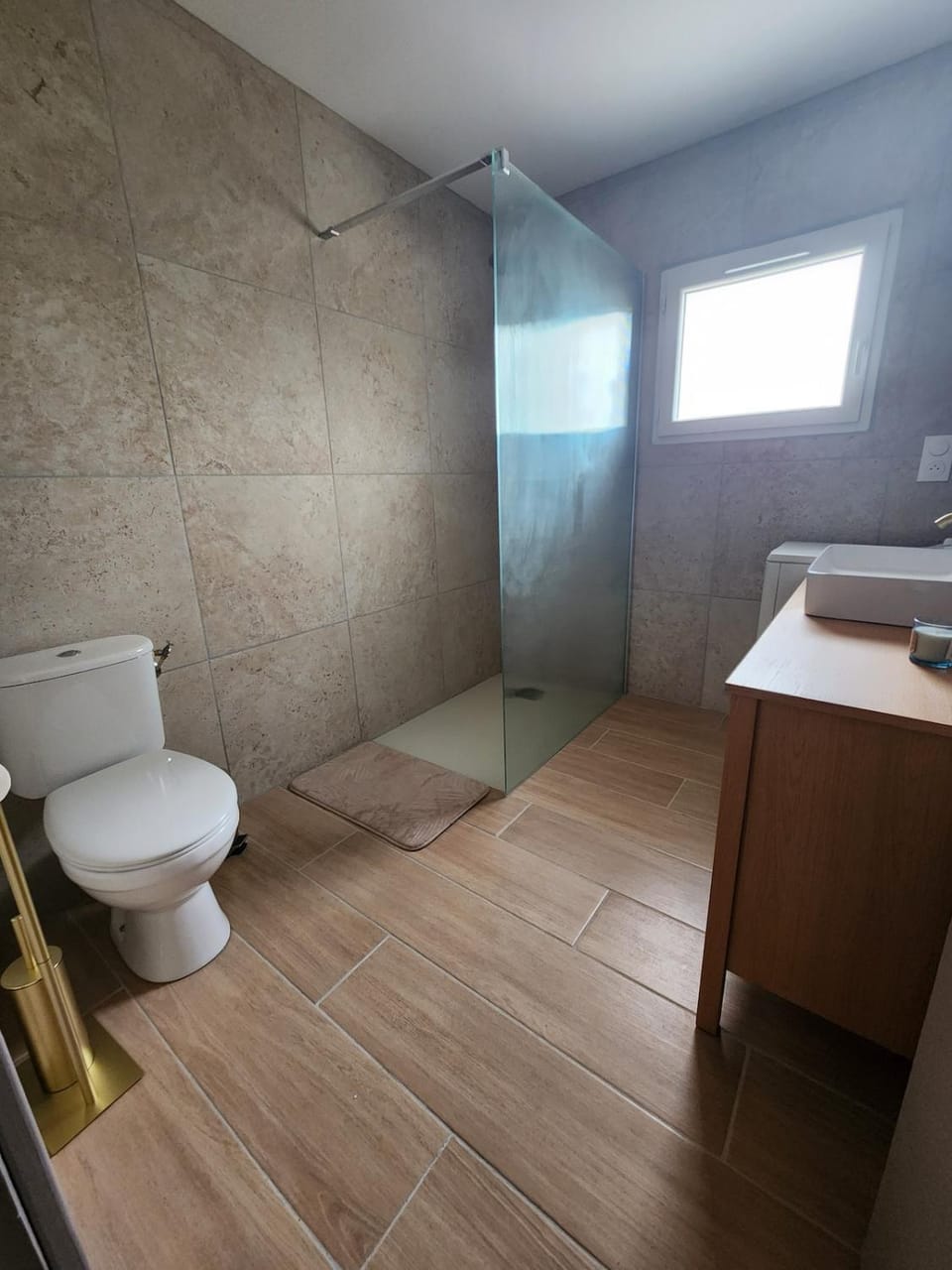 Shower, Toilet, Bathroom