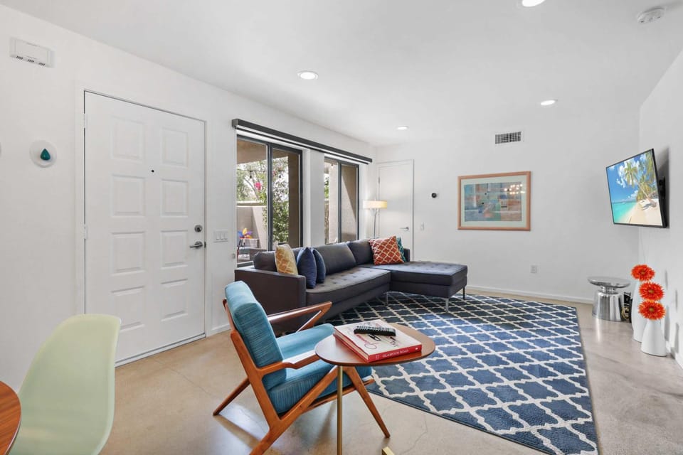 Stylish Ground-Floor Condo House in Palm Springs