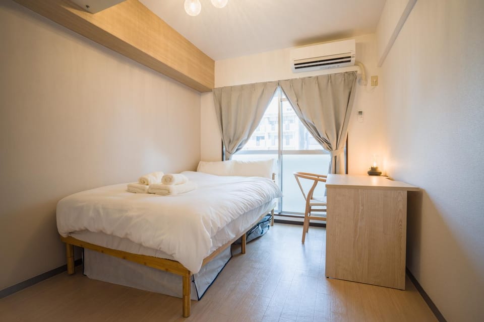 Bed, Bedroom, towels, air conditioner