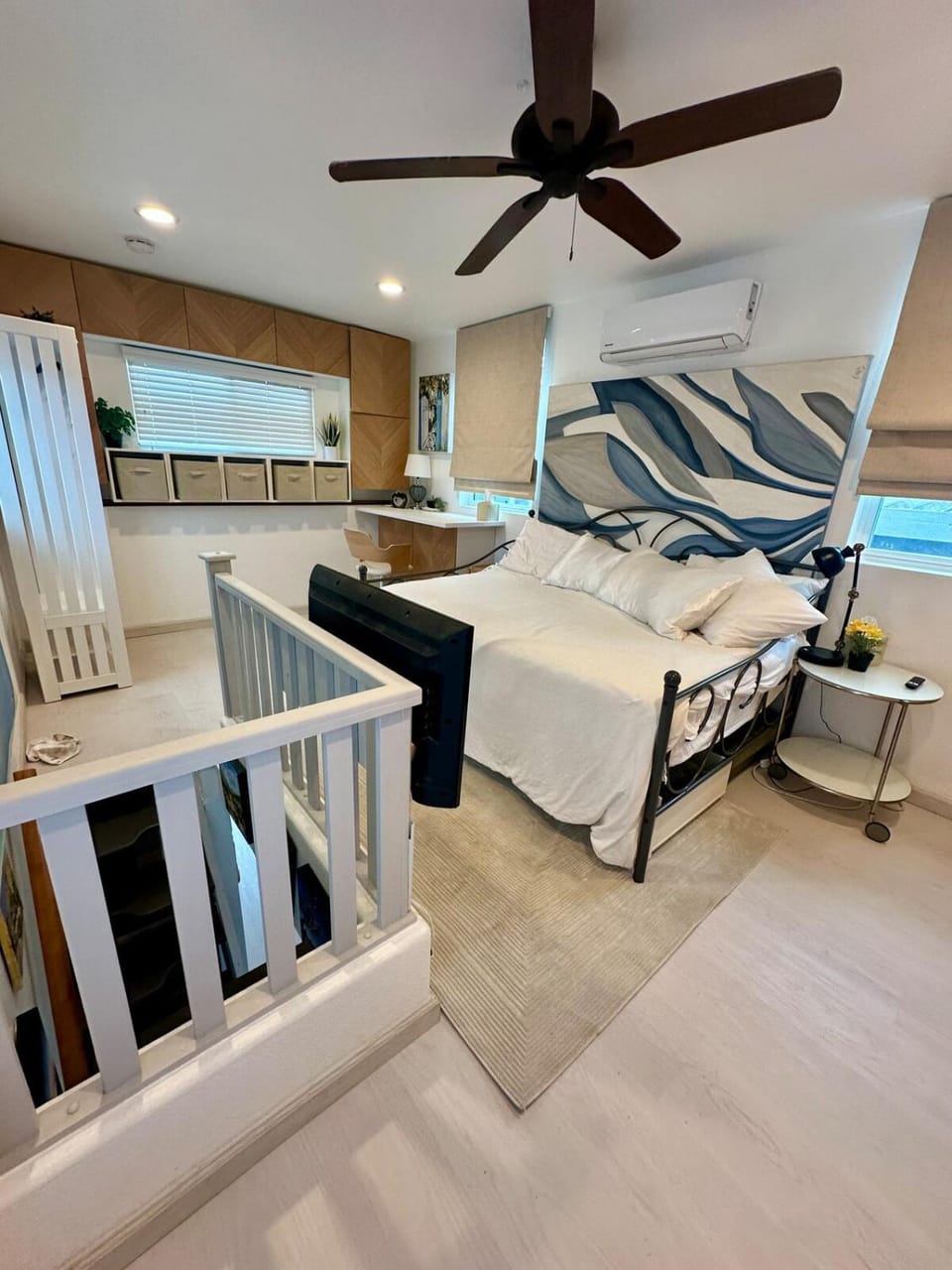 Charming 2 Story Beach Cottage with Private Decks House in Leucadia