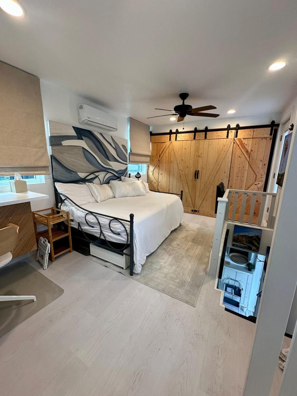 Charming 2 Story Beach Cottage with Private Decks House in Leucadia